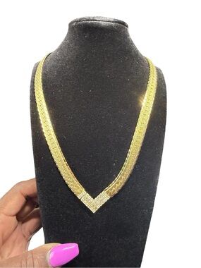 Flash Sale Today  Find 1980’s Vintage Gold Tone V-Point Chain Necklace - Jewelry